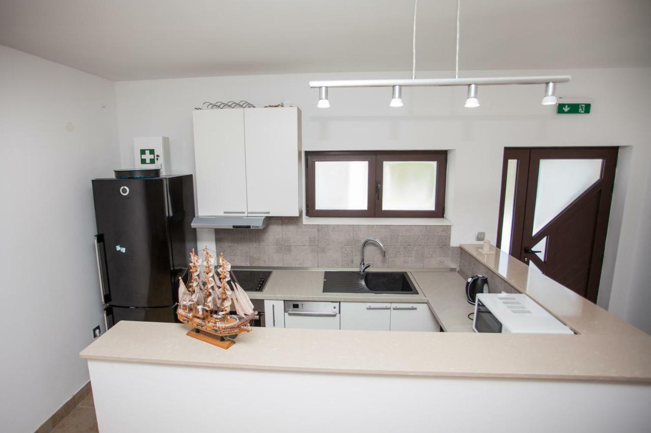 Villa Zrinka **** Svinisce ภายนอก รูปภาพ
